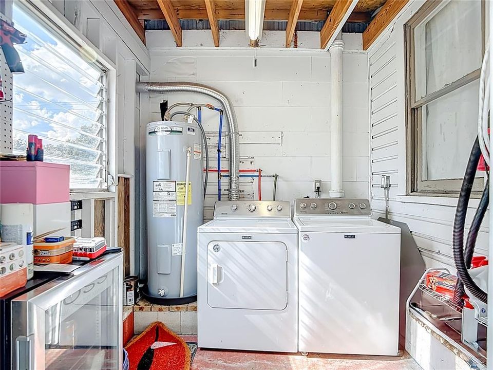 待售: $224,000 (2 贝兹, 1 浴室, 944 平方英尺)