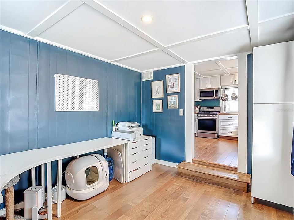 待售: $224,000 (2 贝兹, 1 浴室, 944 平方英尺)