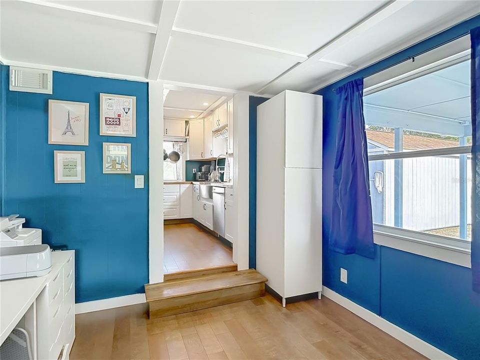 待售: $224,000 (2 贝兹, 1 浴室, 944 平方英尺)