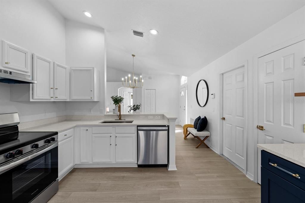 На продажу: $369,900 (3 спален, 2 ванн, 1274 Квадратных фут)