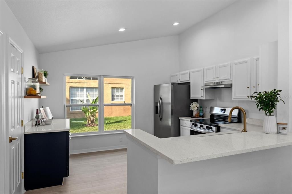 На продажу: $369,900 (3 спален, 2 ванн, 1274 Квадратных фут)