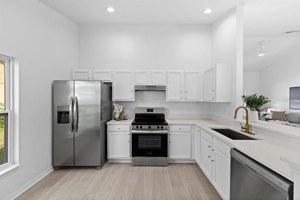 На продажу: $369,900 (3 спален, 2 ванн, 1274 Квадратных фут)