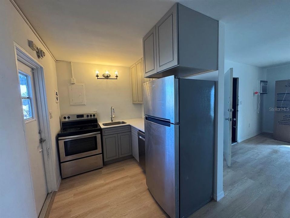 For Rent: $2,500 (2 beds, 1 baths, 768 Square Feet)