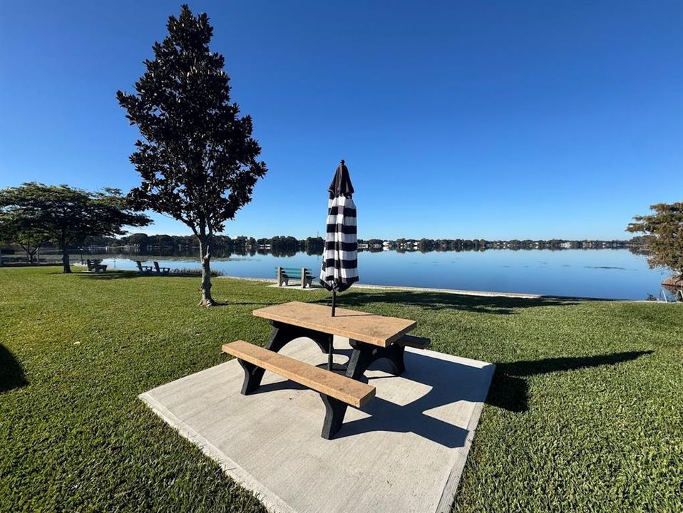 For Rent: $2,500 (2 beds, 1 baths, 768 Square Feet)