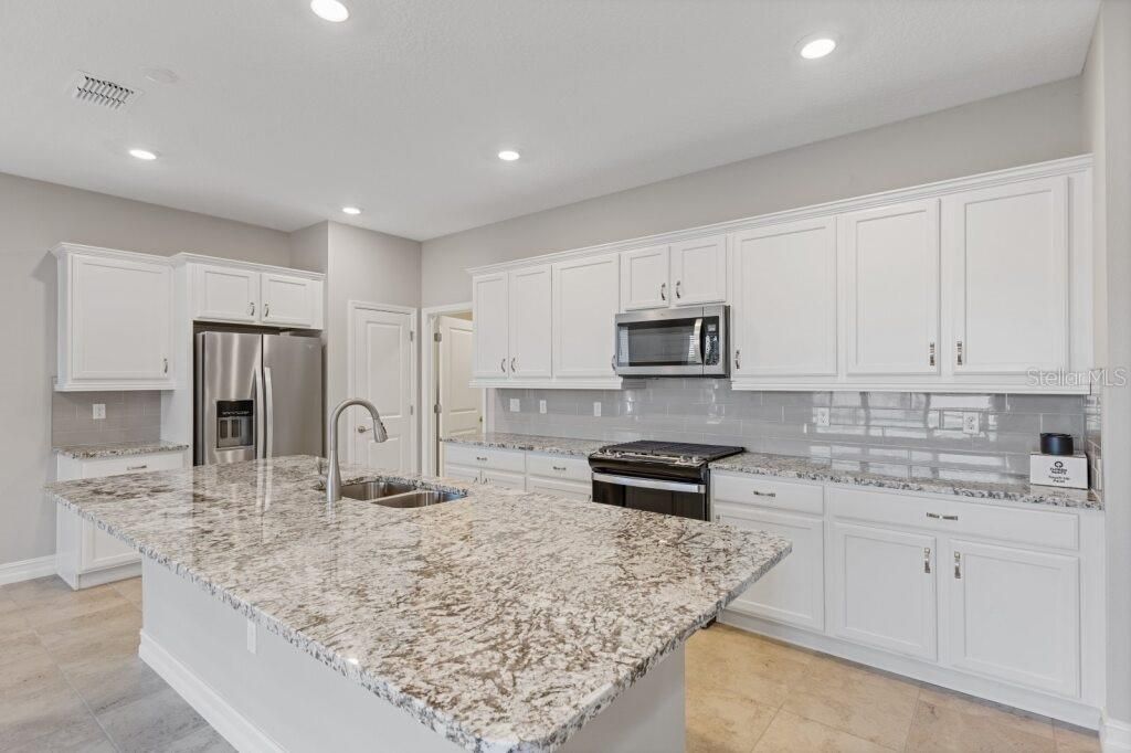 For Sale: $339,990 (2 beds, 2 baths, 1631 Square Feet)