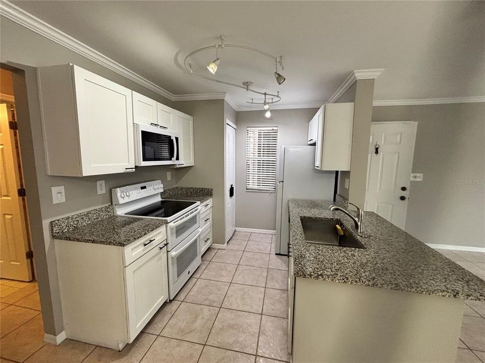 В аренду: $1,800 (2 спален, 2 ванн, 1036 Квадратных фут)