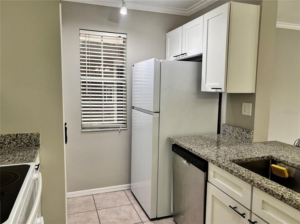 В аренду: $1,800 (2 спален, 2 ванн, 1036 Квадратных фут)