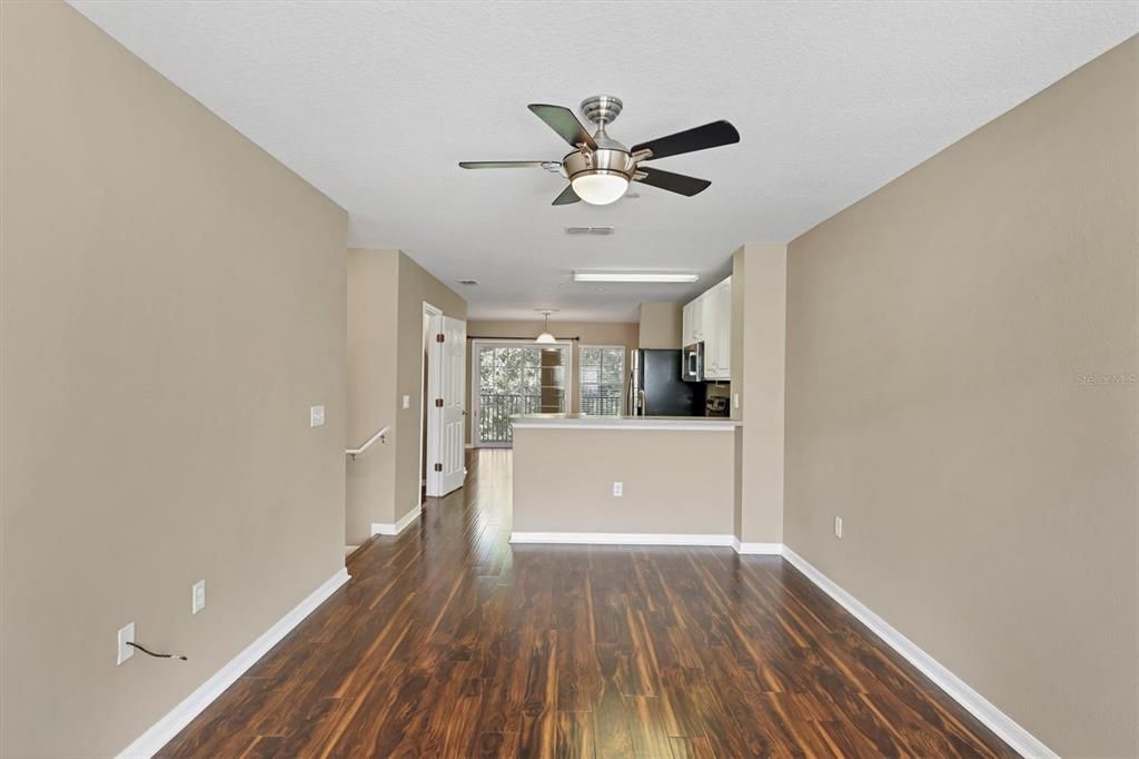 出租: $2,000 (2 贝兹, 2 浴室, 1092 平方英尺)