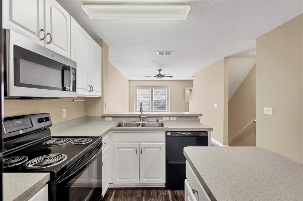 出租: $2,000 (2 贝兹, 2 浴室, 1092 平方英尺)