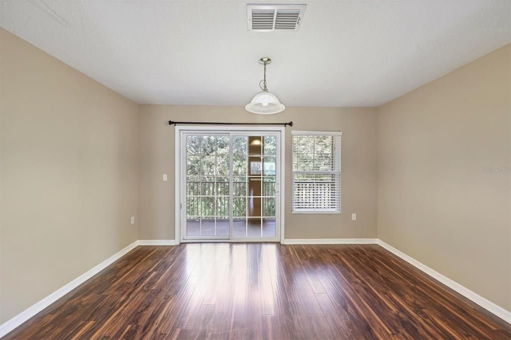 出租: $2,000 (2 贝兹, 2 浴室, 1092 平方英尺)