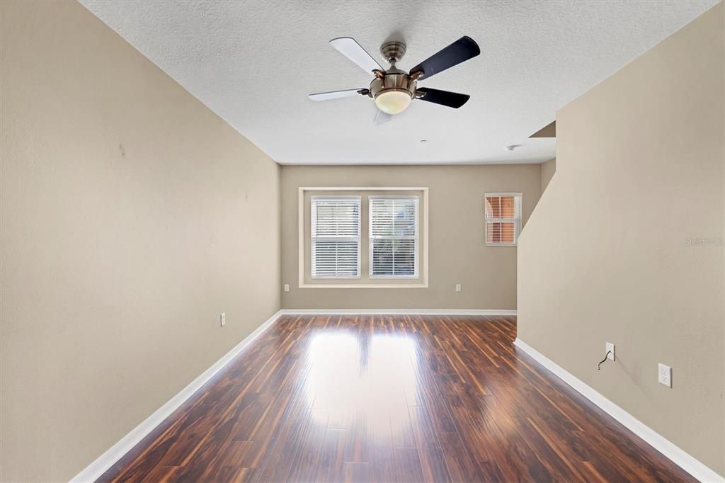 出租: $2,000 (2 贝兹, 2 浴室, 1092 平方英尺)