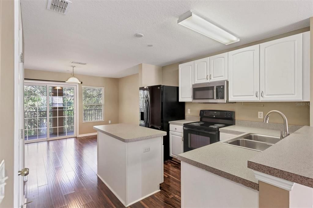 出租: $2,000 (2 贝兹, 2 浴室, 1092 平方英尺)