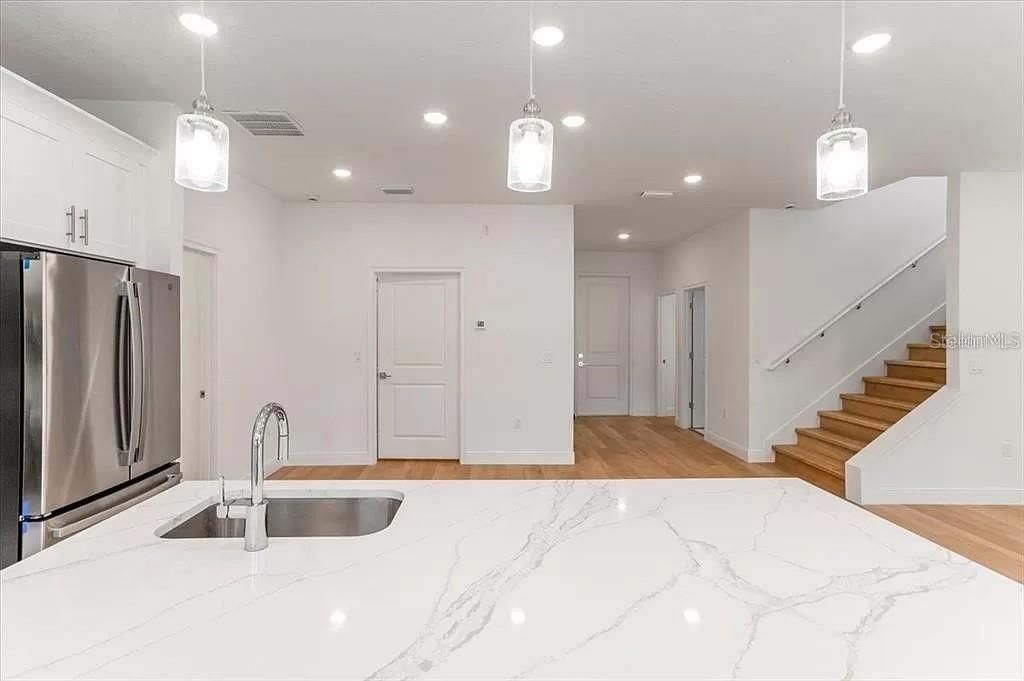 В аренду: $4,800 (5 спален, 4 ванн, 3116 Квадратных фут)