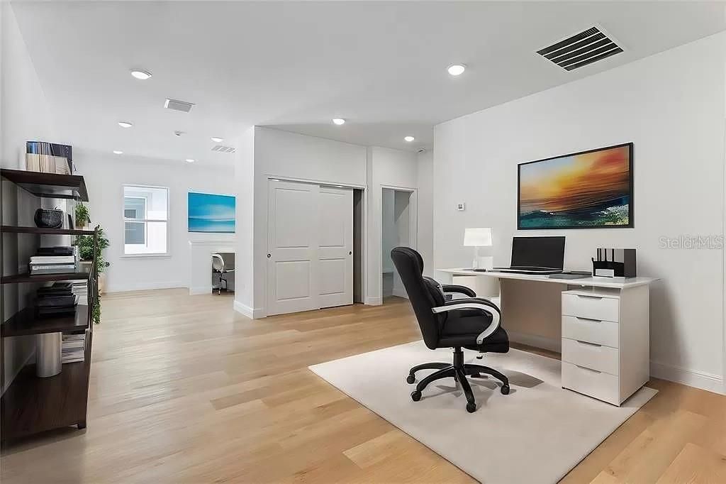 В аренду: $4,800 (5 спален, 4 ванн, 3116 Квадратных фут)