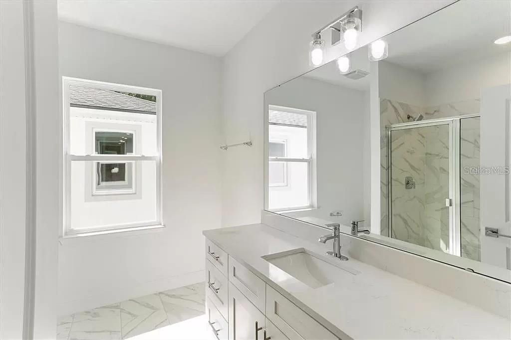 В аренду: $4,800 (5 спален, 4 ванн, 3116 Квадратных фут)