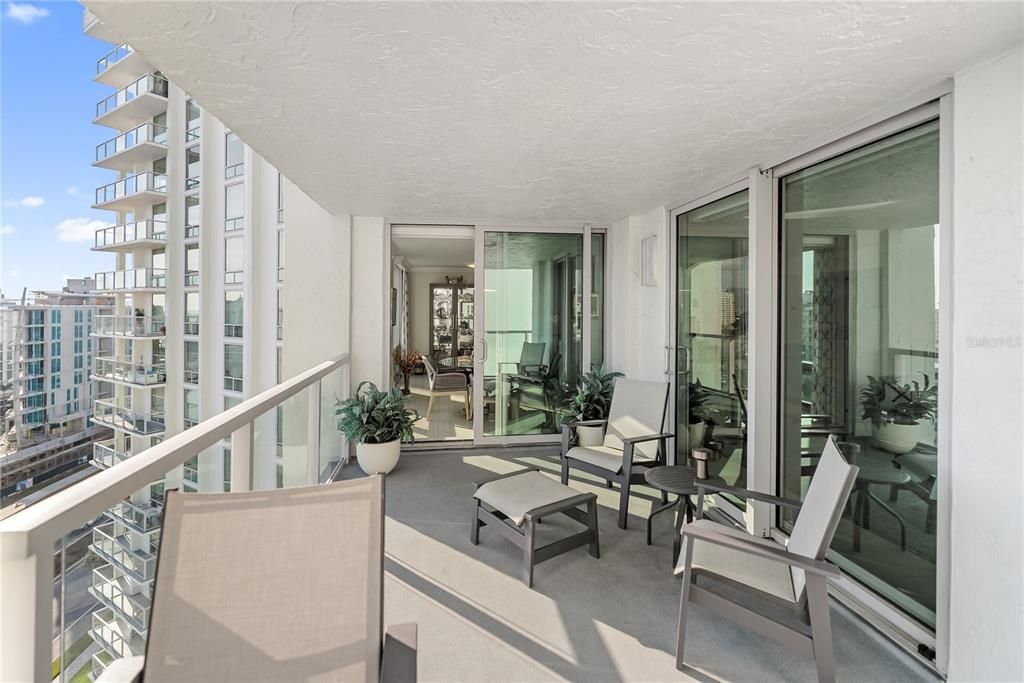 For Sale: $1,250,000 (2 beds, 2 baths, 1736 Square Feet)