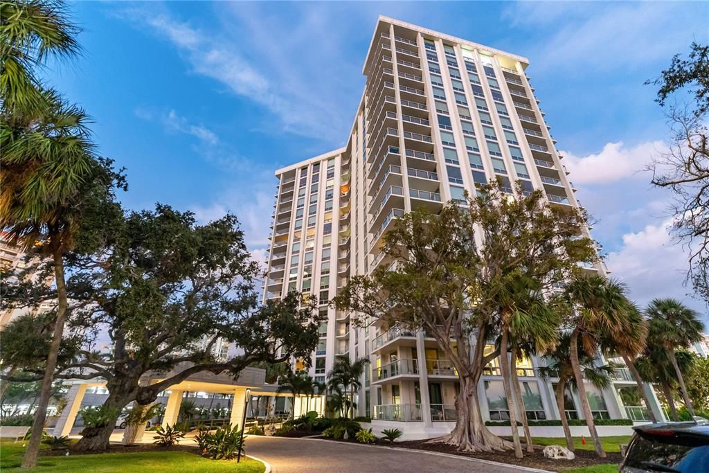 For Sale: $1,250,000 (2 beds, 2 baths, 1736 Square Feet)