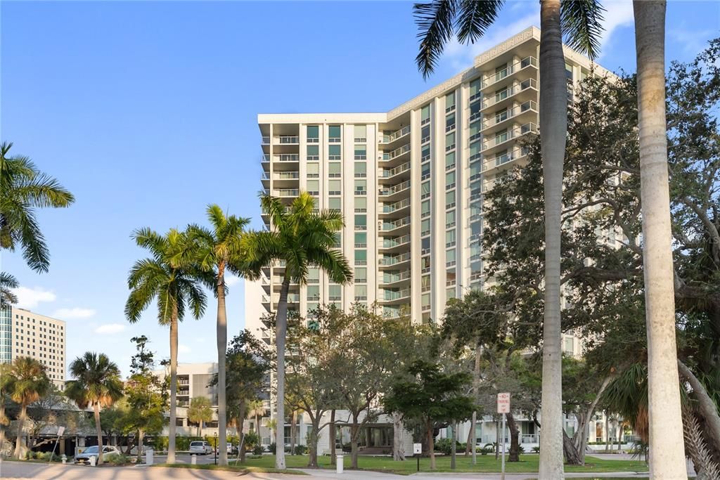 For Sale: $1,250,000 (2 beds, 2 baths, 1736 Square Feet)