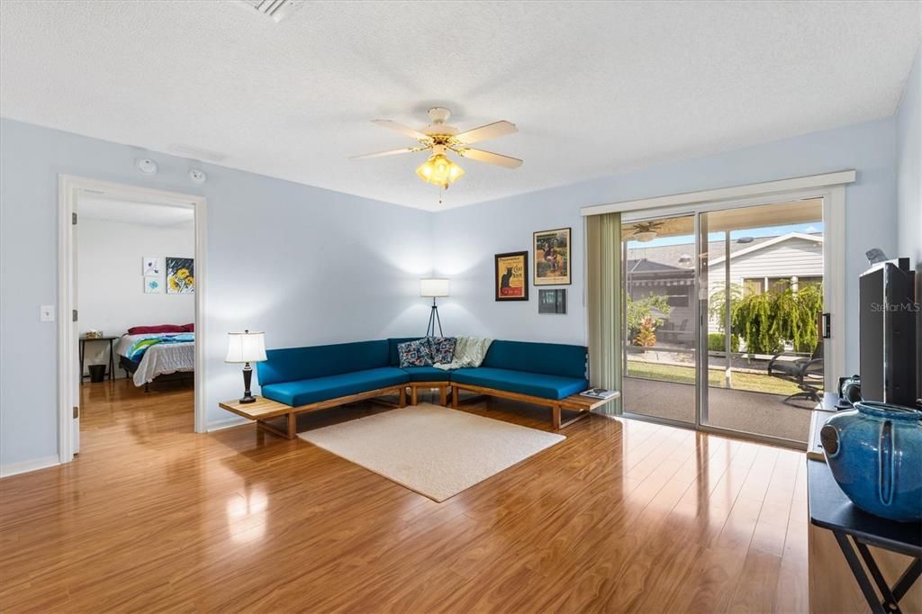 For Sale: $269,000 (3 beds, 2 baths, 1253 Square Feet)