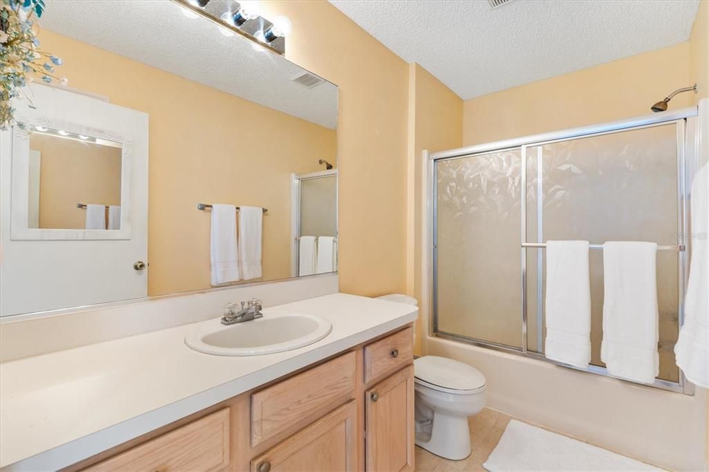 For Sale: $269,000 (3 beds, 2 baths, 1253 Square Feet)