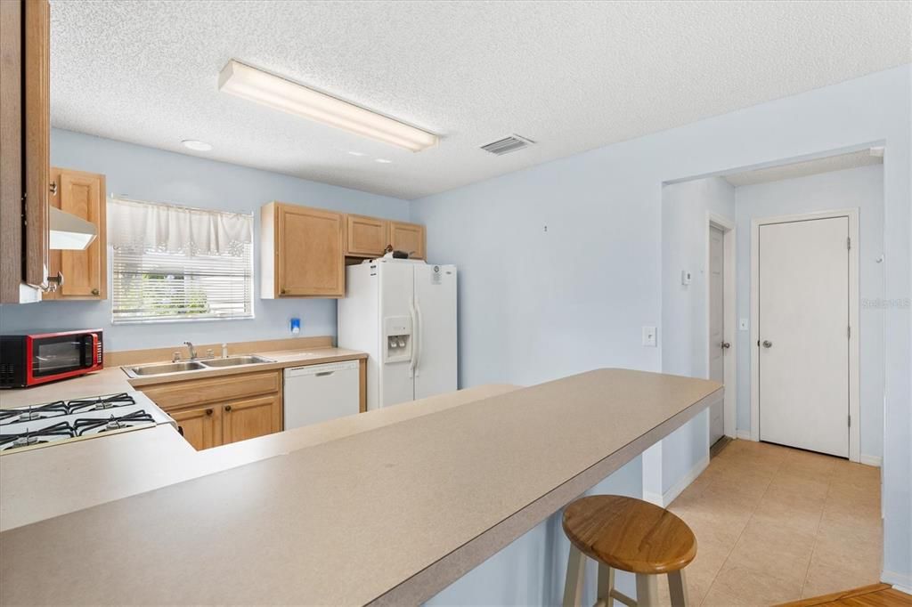 For Sale: $269,000 (3 beds, 2 baths, 1253 Square Feet)