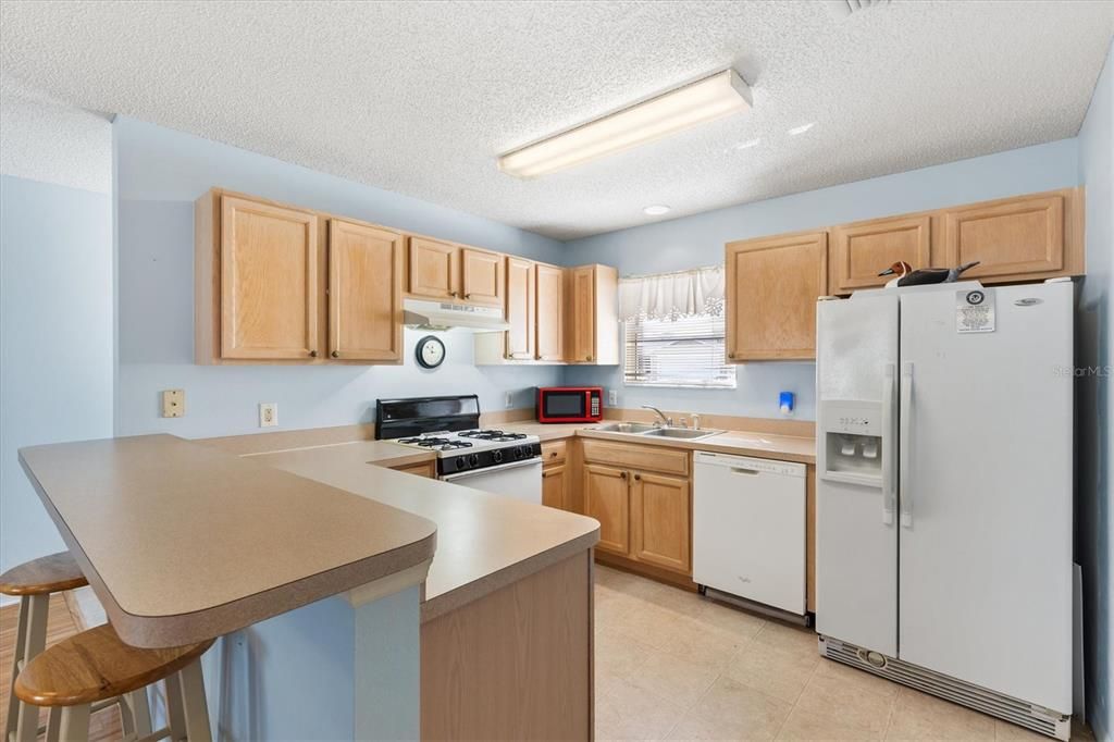 For Sale: $269,000 (3 beds, 2 baths, 1253 Square Feet)