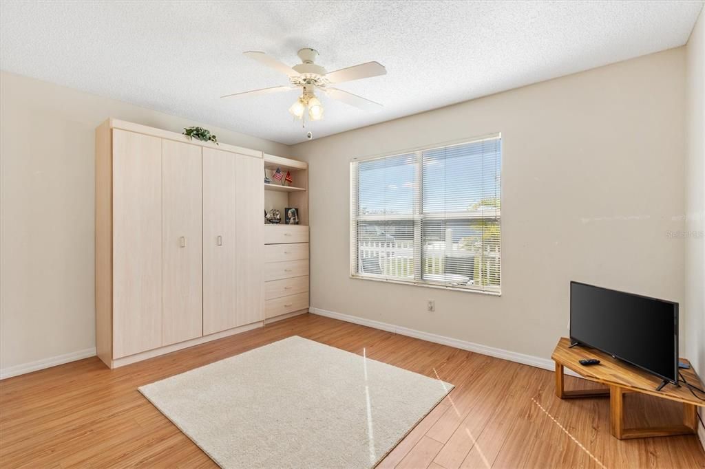 For Sale: $269,000 (3 beds, 2 baths, 1253 Square Feet)