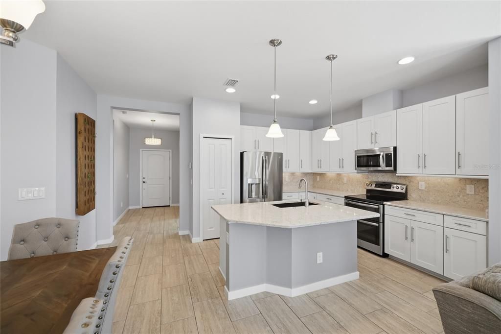 待售: $600,000 (2 贝兹, 2 浴室, 1525 平方英尺)