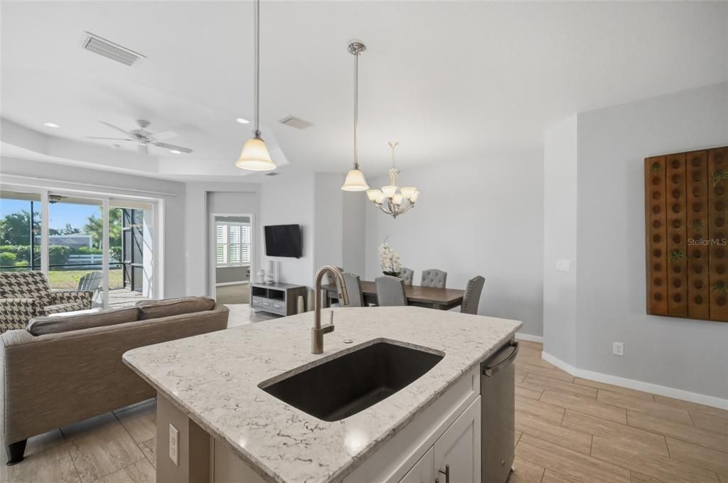 待售: $600,000 (2 贝兹, 2 浴室, 1525 平方英尺)