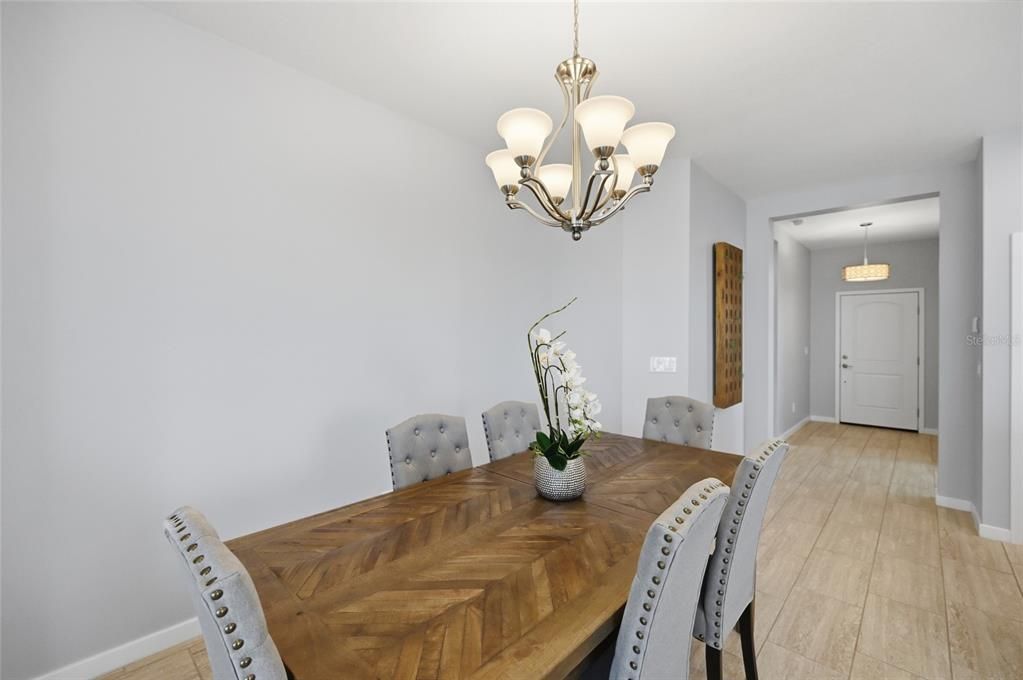 待售: $600,000 (2 贝兹, 2 浴室, 1525 平方英尺)