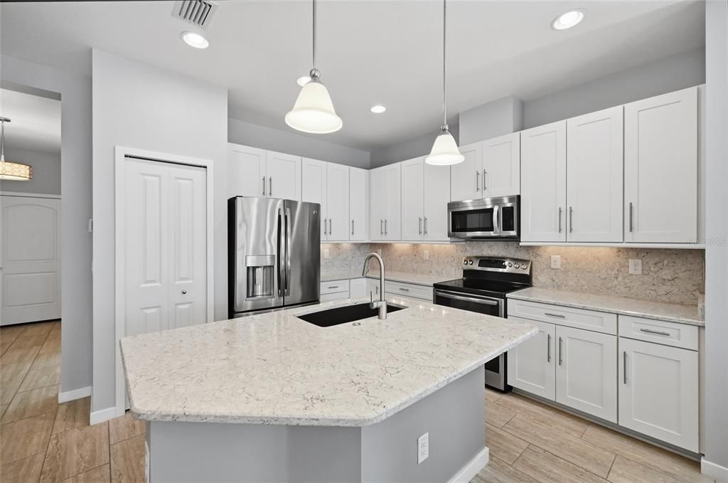 待售: $600,000 (2 贝兹, 2 浴室, 1525 平方英尺)