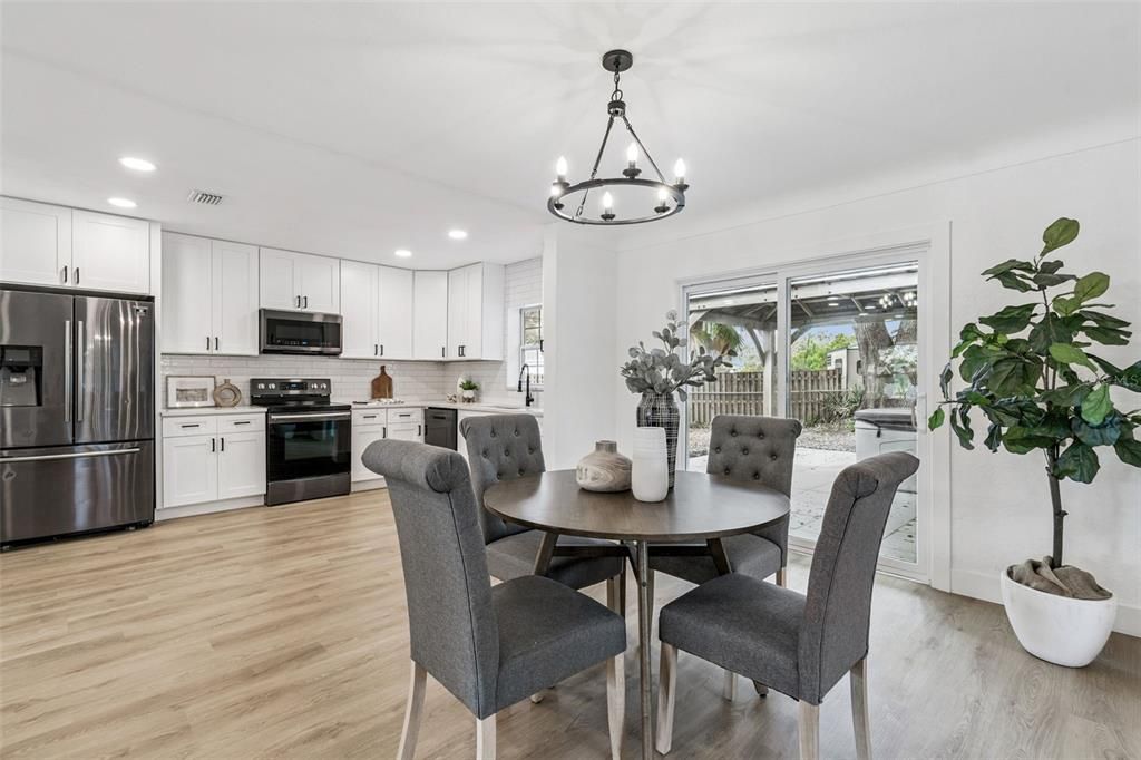 На продажу: $489,900 (4 спален, 2 ванн, 1885 Квадратных фут)