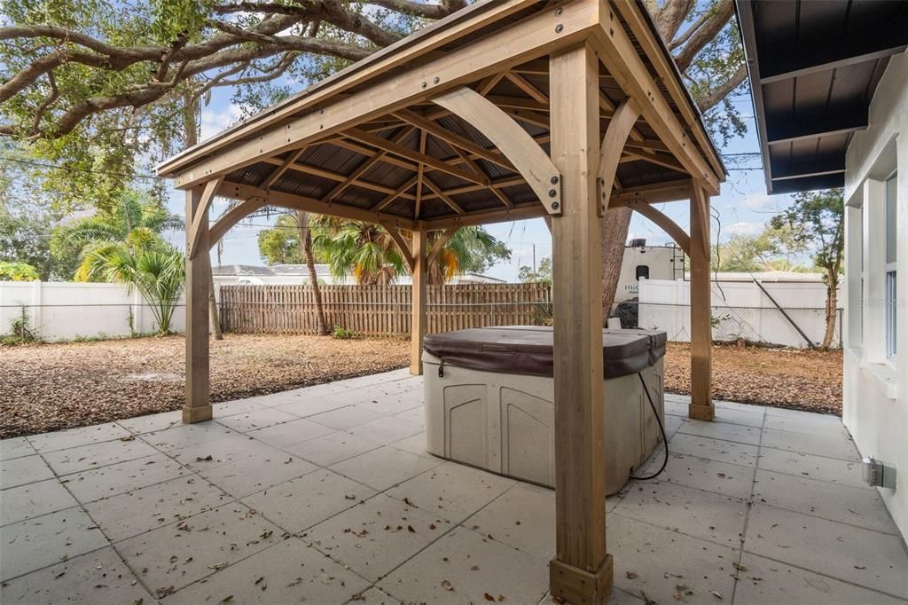 На продажу: $489,900 (4 спален, 2 ванн, 1885 Квадратных фут)