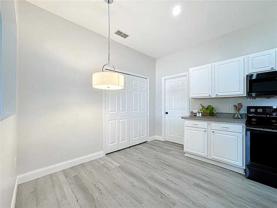 待售: $375,000 (3 贝兹, 2 浴室, 2020 平方英尺)