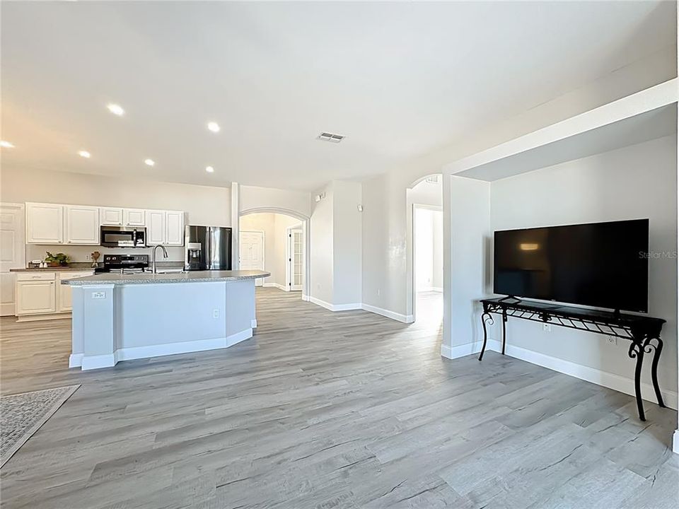 待售: $375,000 (3 贝兹, 2 浴室, 2020 平方英尺)