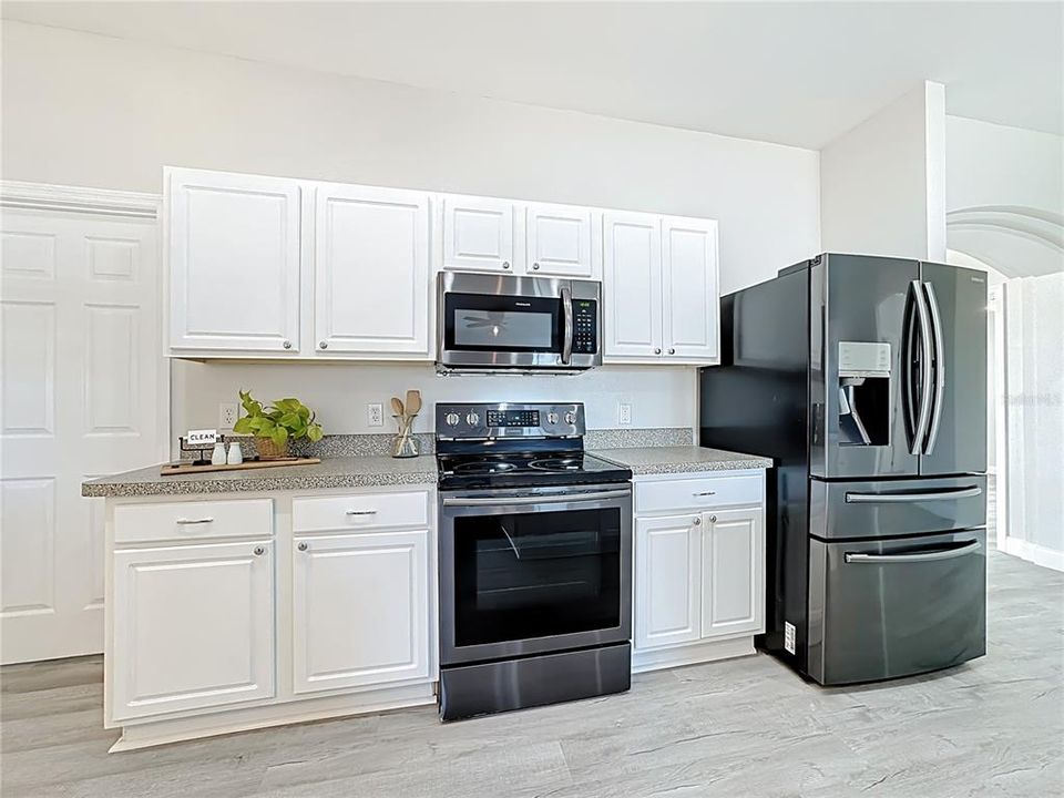 待售: $375,000 (3 贝兹, 2 浴室, 2020 平方英尺)