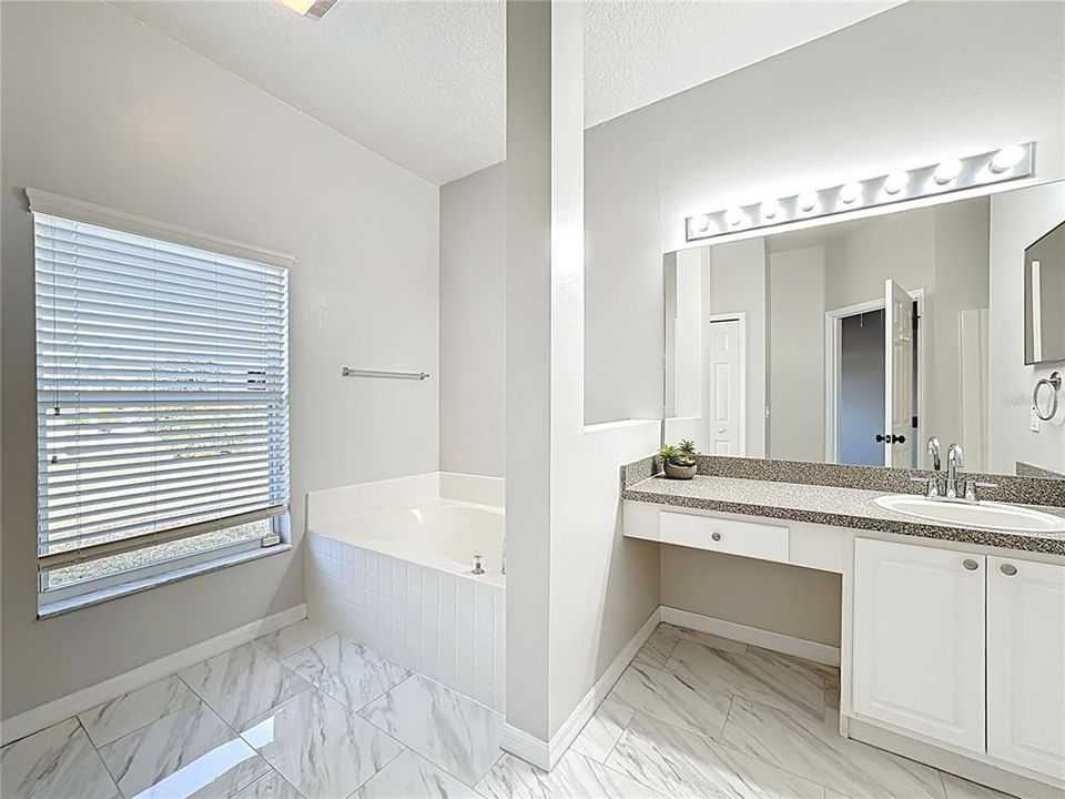 待售: $375,000 (3 贝兹, 2 浴室, 2020 平方英尺)