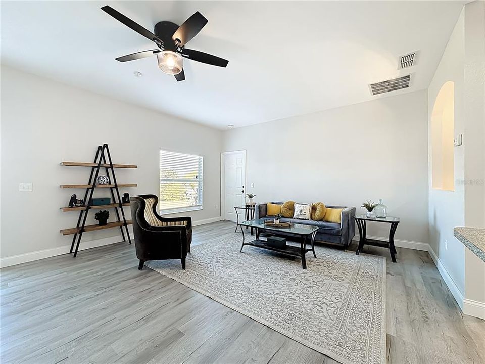 待售: $375,000 (3 贝兹, 2 浴室, 2020 平方英尺)