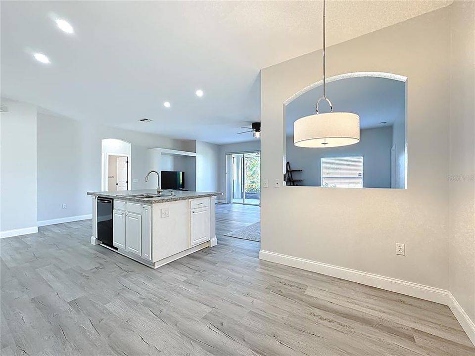 待售: $375,000 (3 贝兹, 2 浴室, 2020 平方英尺)