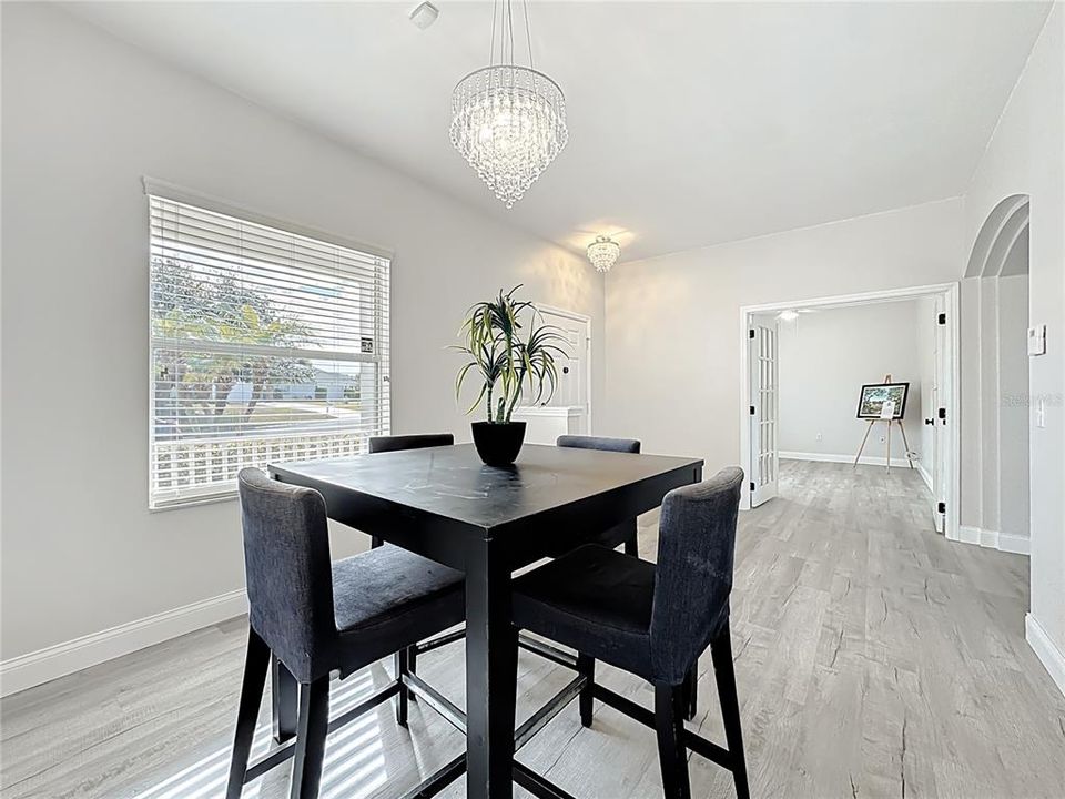 待售: $375,000 (3 贝兹, 2 浴室, 2020 平方英尺)