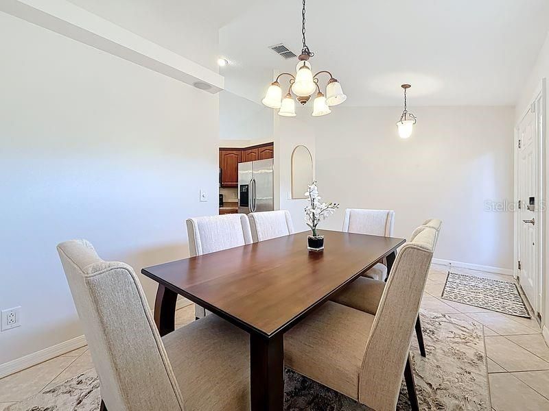 出租: $2,800 (3 贝兹, 2 浴室, 1313 平方英尺)