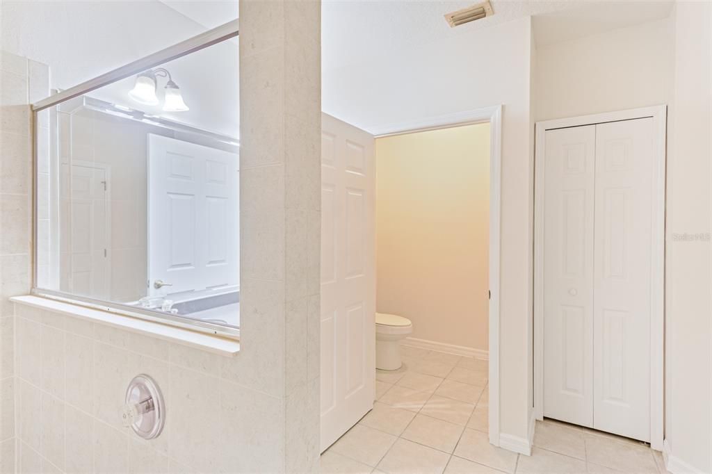 待售: $270,000 (2 贝兹, 2 浴室, 1330 平方英尺)