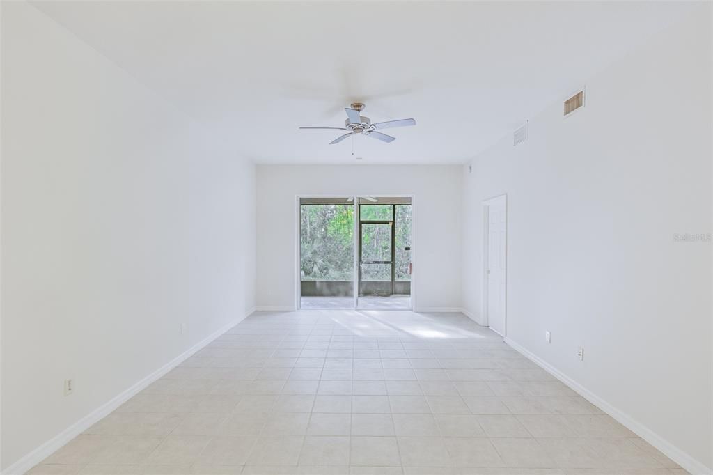 待售: $270,000 (2 贝兹, 2 浴室, 1330 平方英尺)