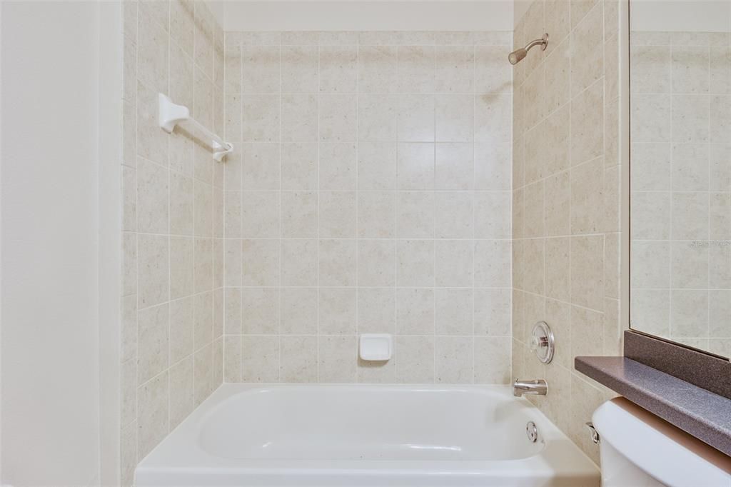 待售: $270,000 (2 贝兹, 2 浴室, 1330 平方英尺)