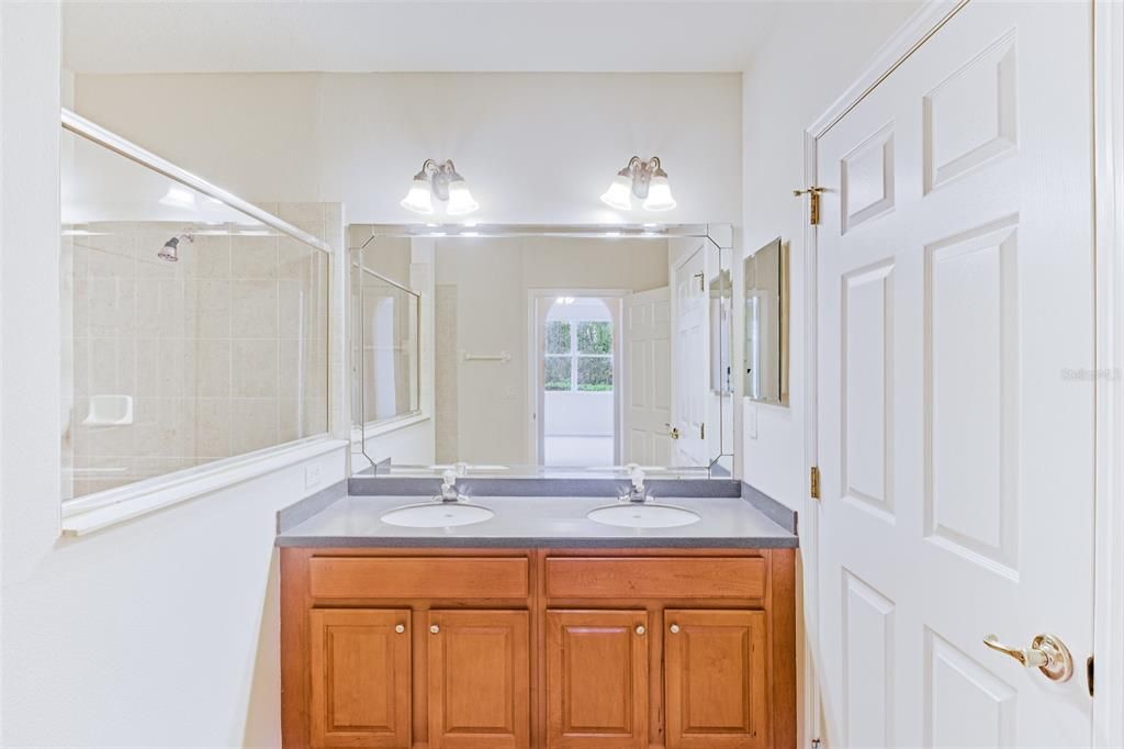 待售: $270,000 (2 贝兹, 2 浴室, 1330 平方英尺)