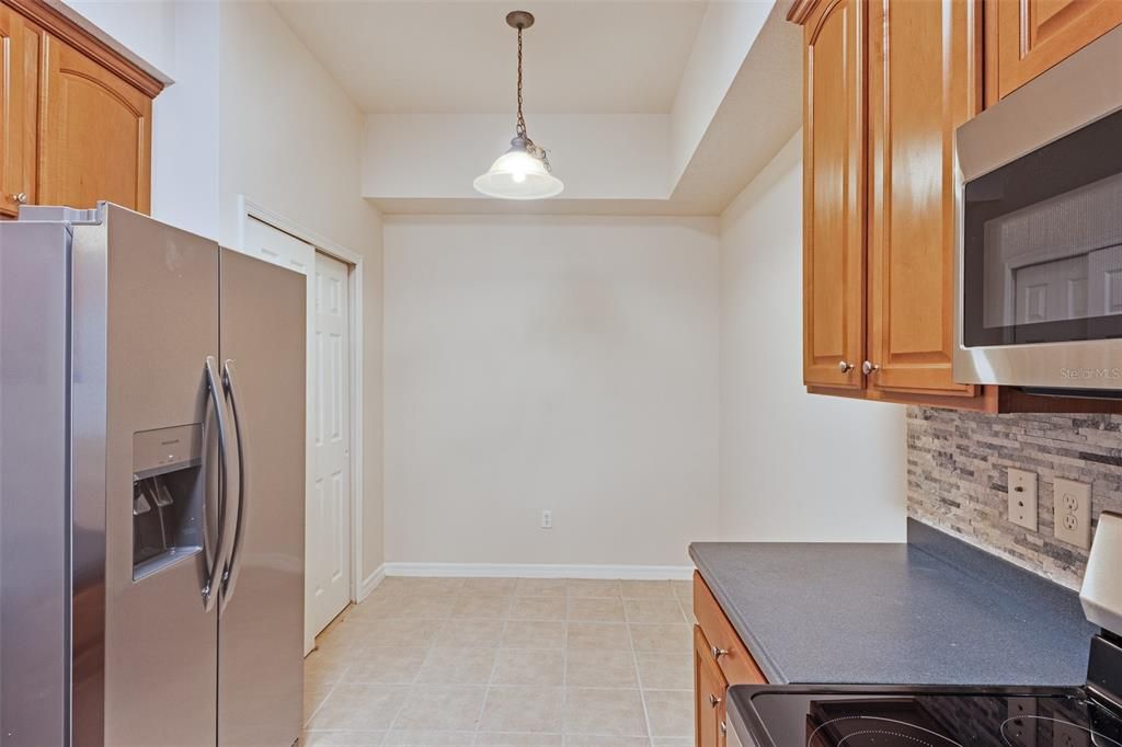 待售: $270,000 (2 贝兹, 2 浴室, 1330 平方英尺)