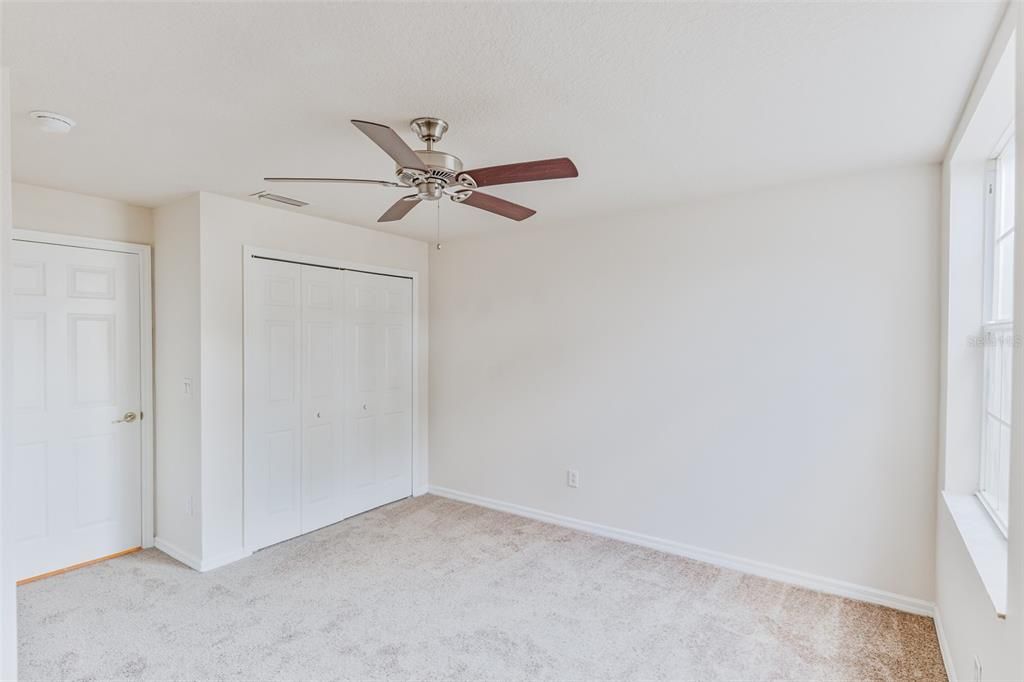 待售: $270,000 (2 贝兹, 2 浴室, 1330 平方英尺)