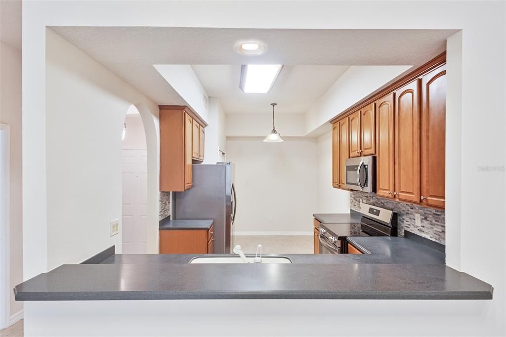 待售: $270,000 (2 贝兹, 2 浴室, 1330 平方英尺)