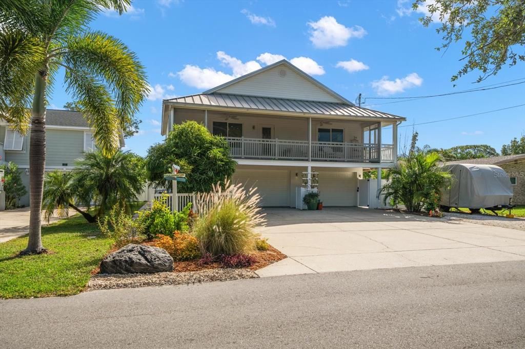 For Rent: $4,800 (4 beds, 3 baths, 2348 Square Feet)