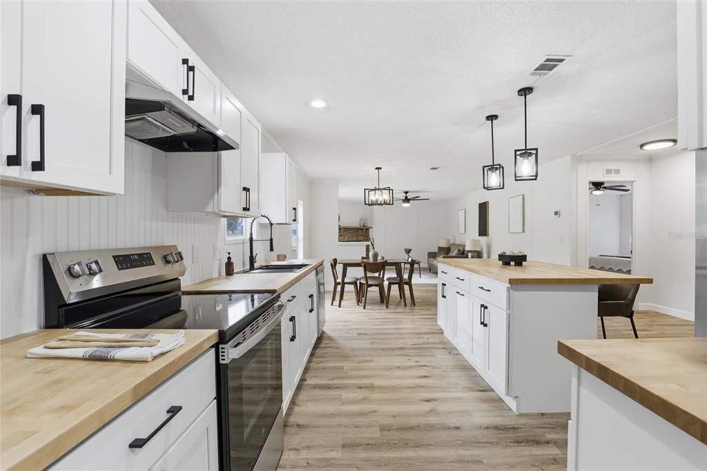 En Venta: $259,900 (4 camas, 3 baños, 2280 Pies cuadrados)